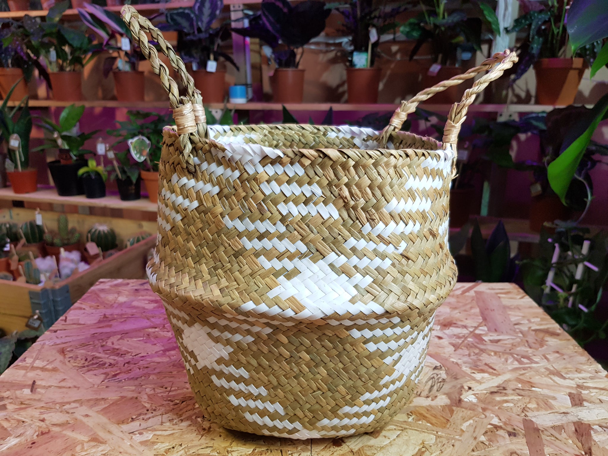 Handmade Seagrass Baskets white & pink