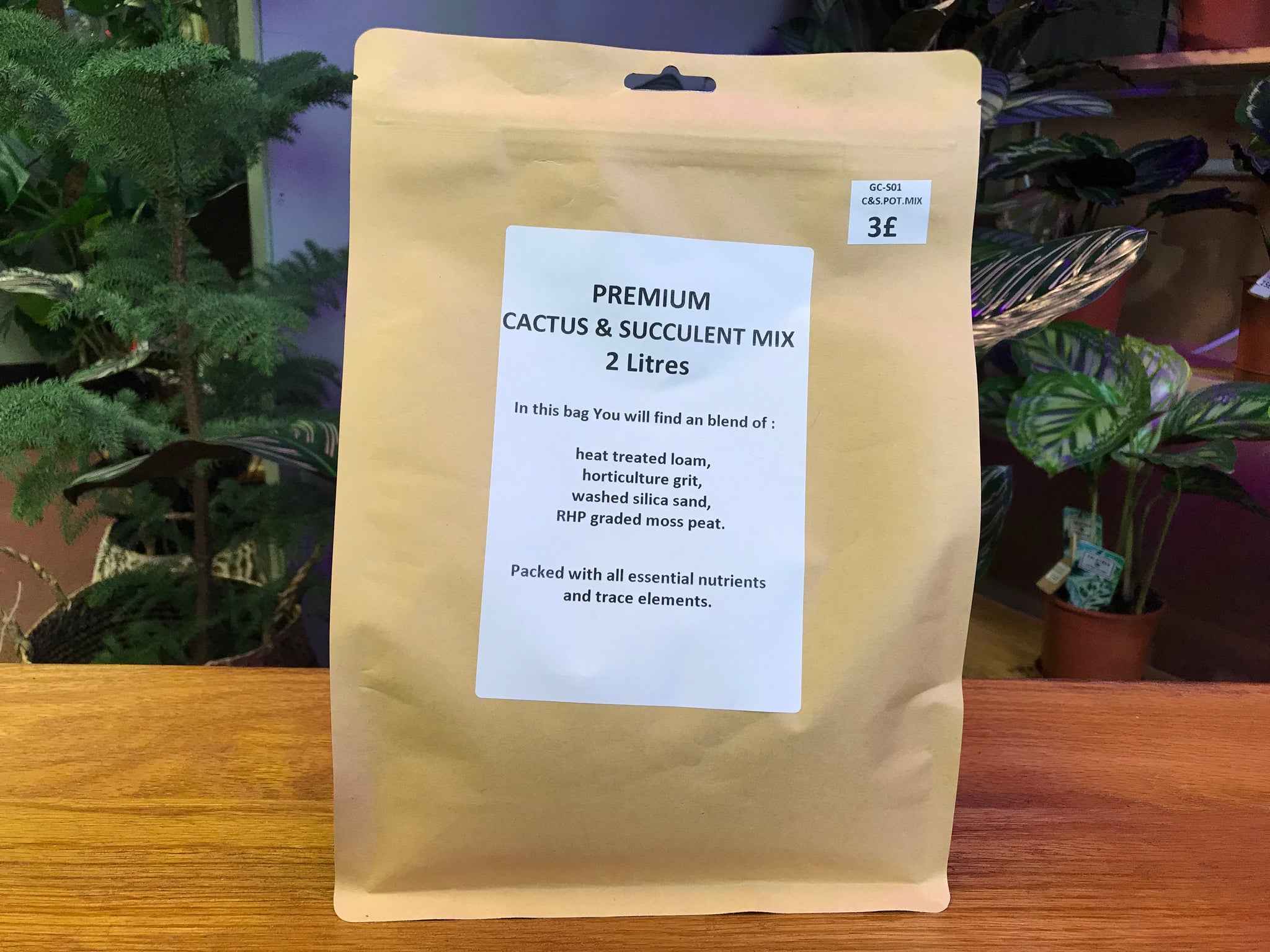 Premium potting mixes for houseplants, cactus & succulents 2 Litres
